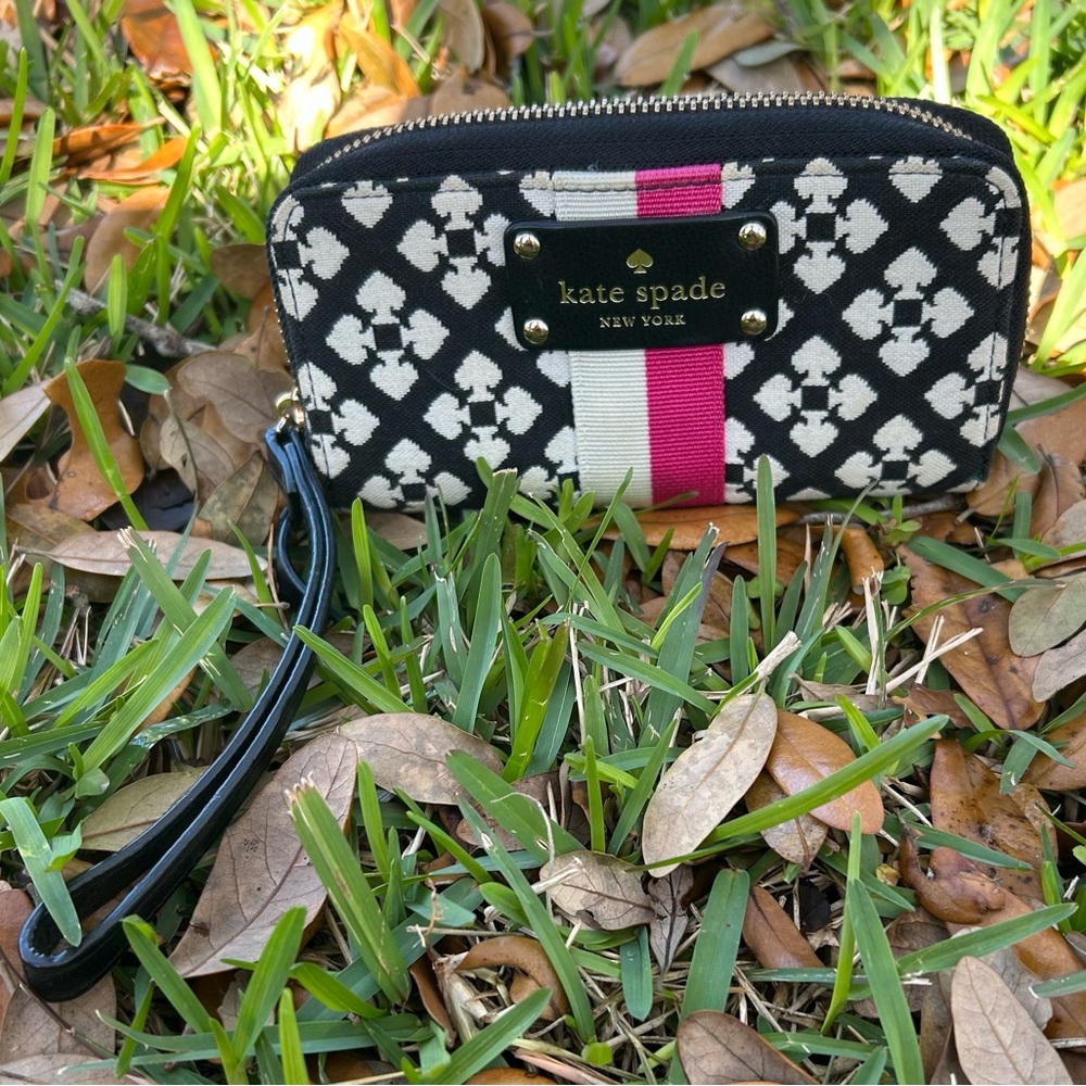 Kate Spade New York
"Neda" Wallet/Wristlet